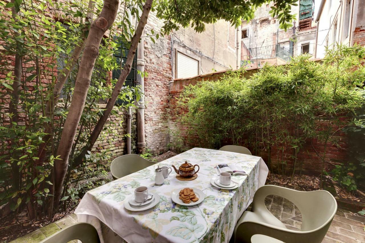 Ca Malvasia House With Garden Apartment Venesia Bagian luar foto